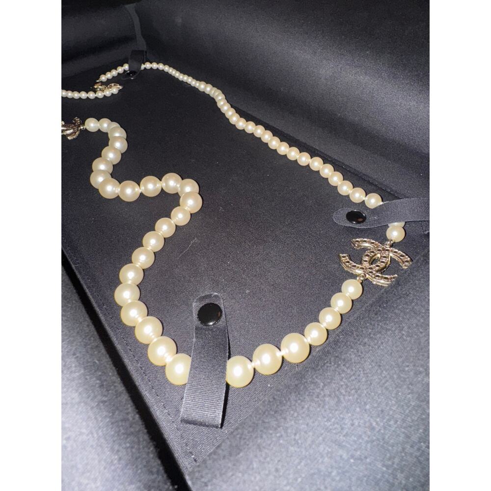 2025 Chanel Classic Pearl Necklace - Picture 5 of 8